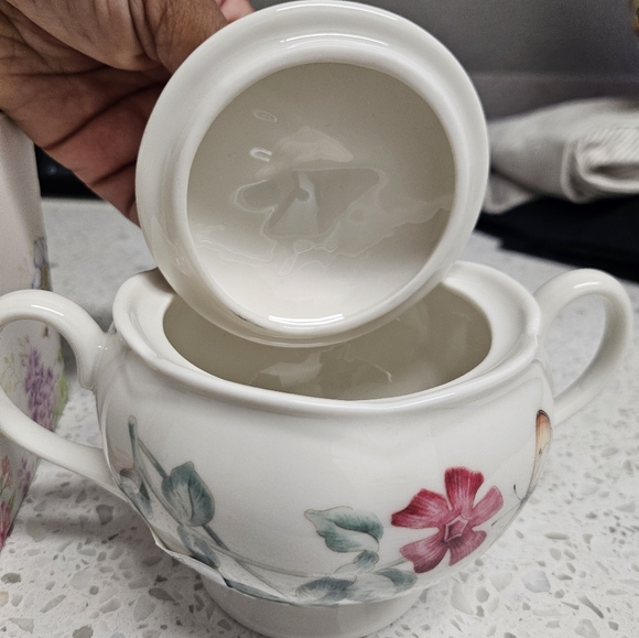 LENOX Butterfly Meadow white sugar bowl with Rose On Top - Picture 3 of 7